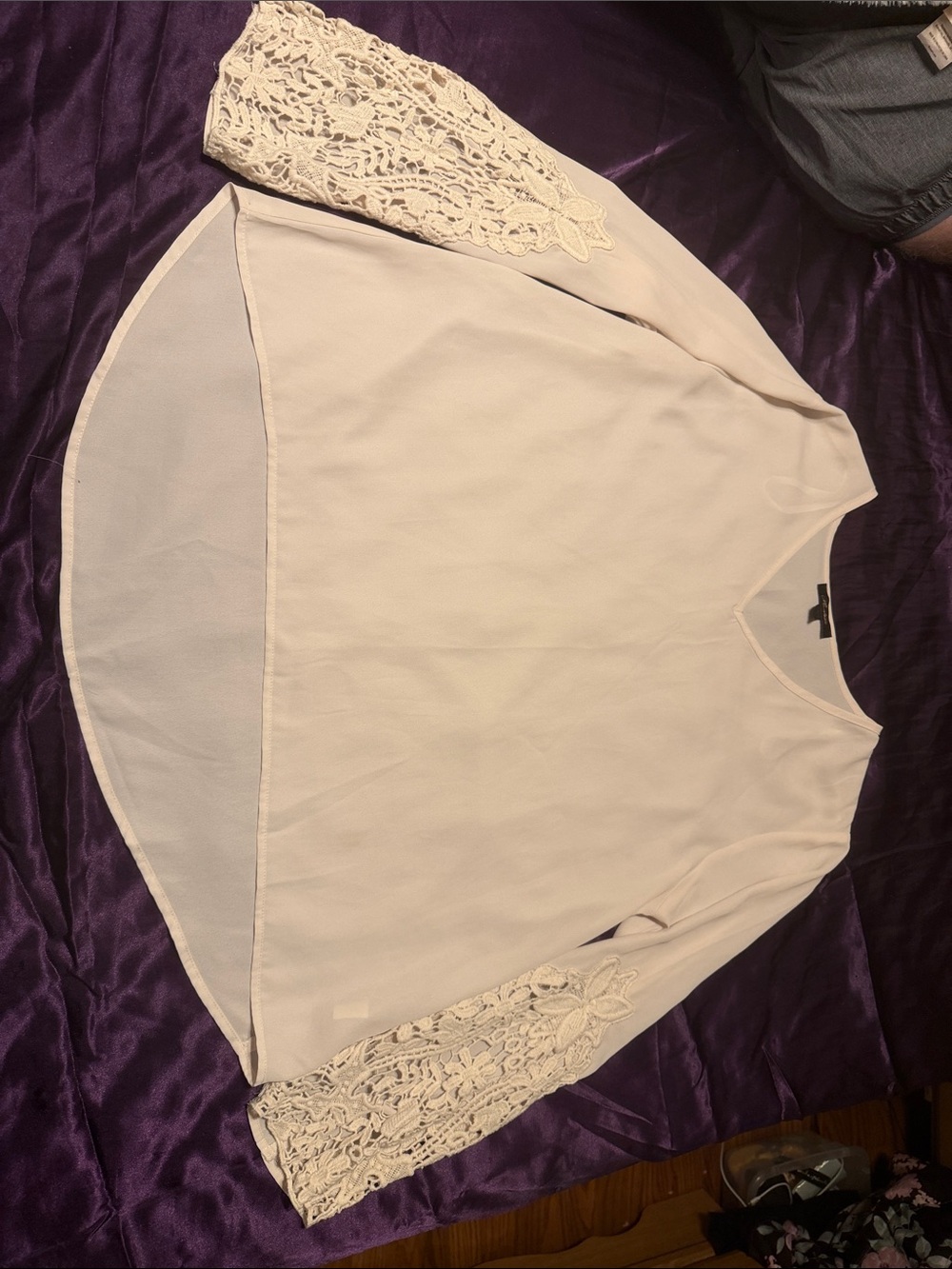 Monteau Cream Lace-Sleeve Tunic Top